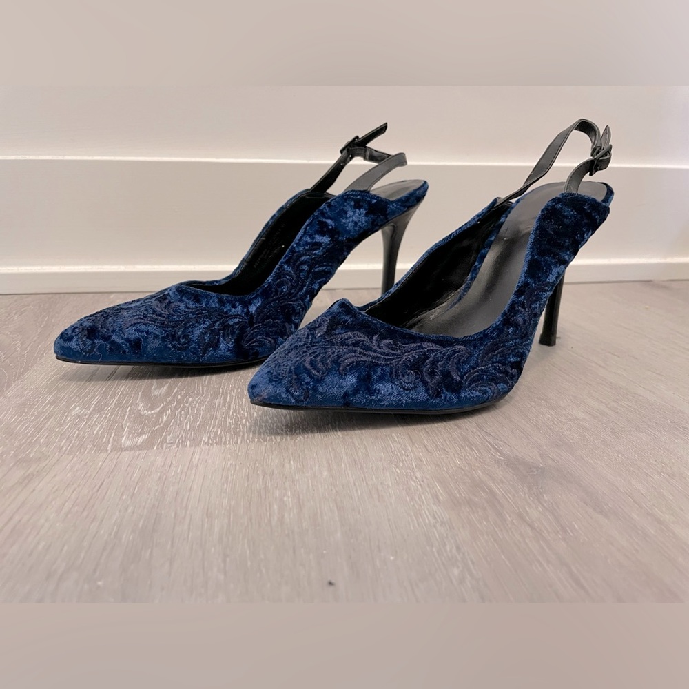 NWOT blue velvet slingback heels, size 37